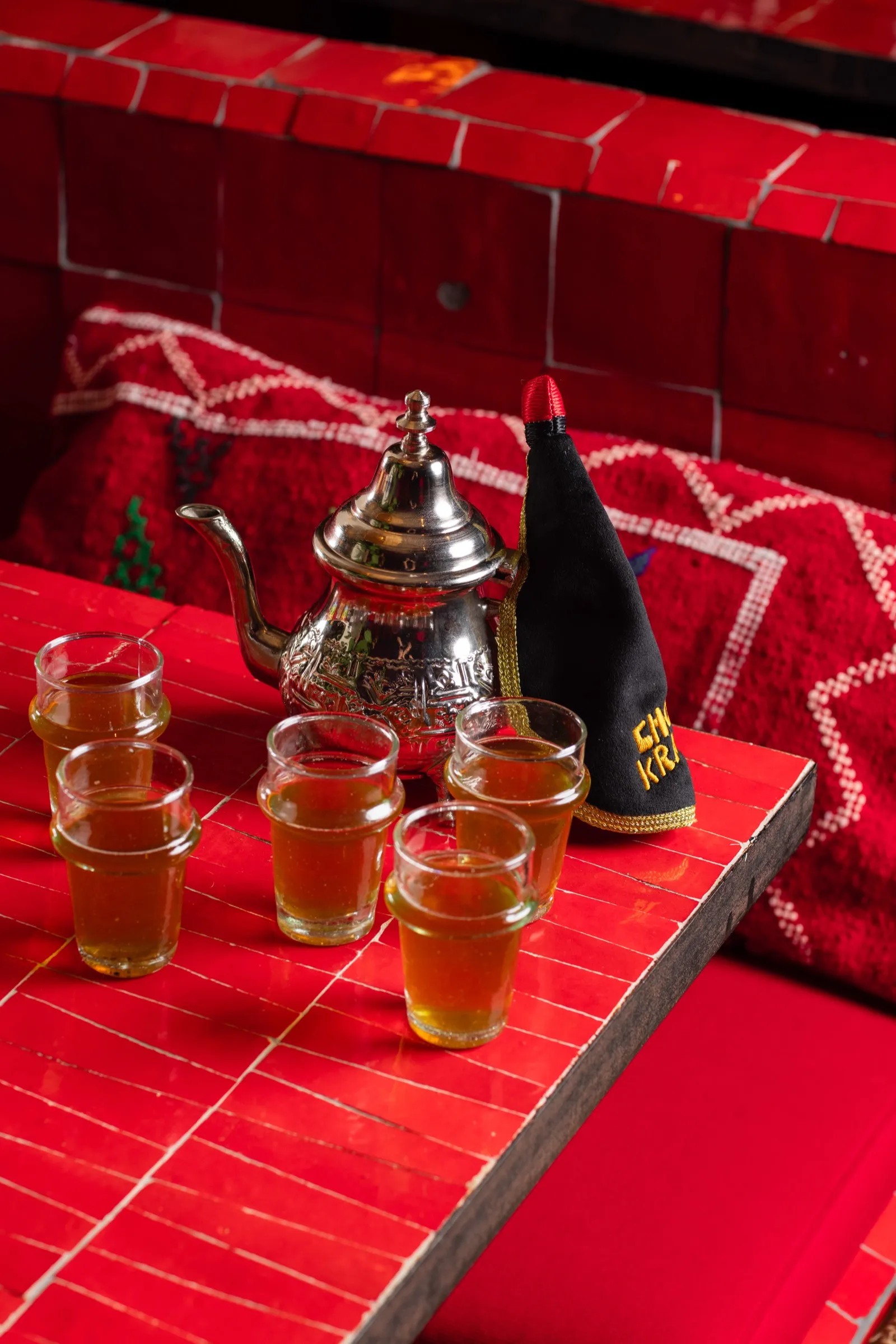 Le thé à la menthe marocain : plus qu'une boisson, un art de vivre